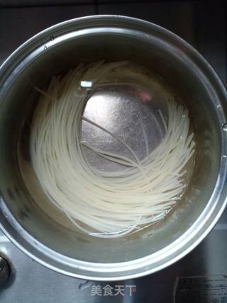 什锦米线的做法步骤：1