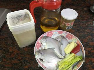 豆酱水煮鲳鱼仔的做法步骤：1