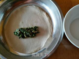 ＃春食野菜香＃炸荠菜猪肉春卷的做法步骤：6