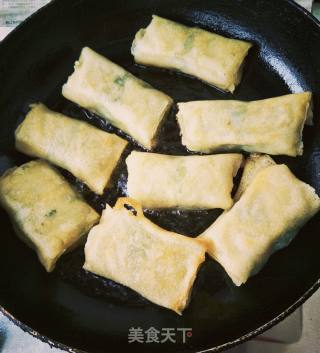 ＃春食野菜香＃炸荠菜猪肉春卷的做法步骤：8