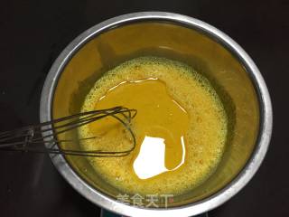 电饭锅版戚风蛋糕的做法步骤：4