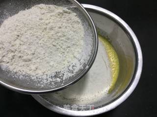 电饭锅版戚风蛋糕的做法步骤：5