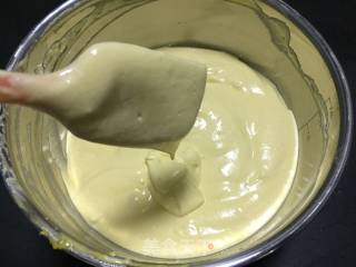 电饭锅版戚风蛋糕的做法步骤：14