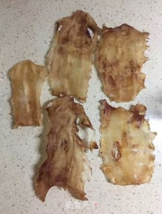 牛奶百合炖花胶（附带蒸泡发技巧）的做法步骤：1