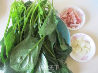 菠菜炒肉丝的做法步骤：1