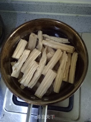 萝卜缨拌腐竹的做法步骤：6