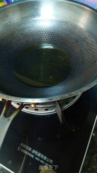 黑白菜（白菜炒木耳）的做法步骤：1