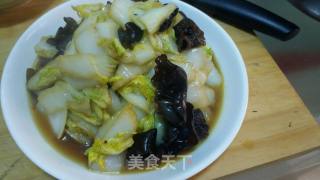 黑白菜（白菜炒木耳）的做法步骤：5