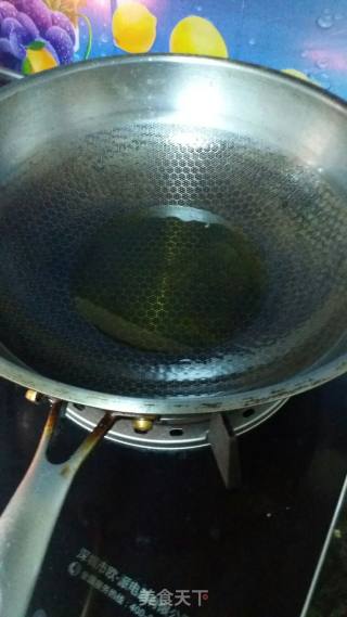 木耳炒鸡蛋的做法步骤：2