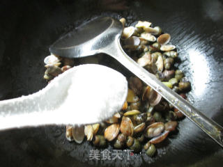 蛳螺炒花蛤的做法步骤：7