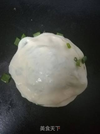 饺子皮葱油饼的做法步骤：4