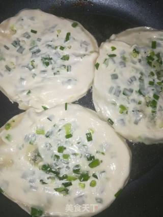 饺子皮葱油饼的做法步骤：6