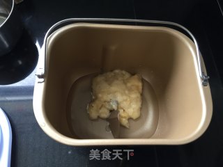 香蕉全麦果仁软欧的做法步骤：1