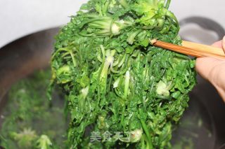 荠菜猪肉饺的做法步骤：2