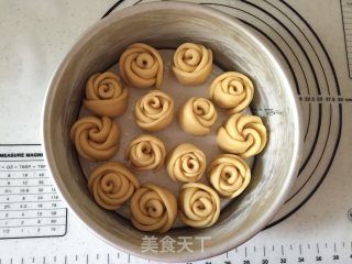 玫瑰花面包的做法步骤：9