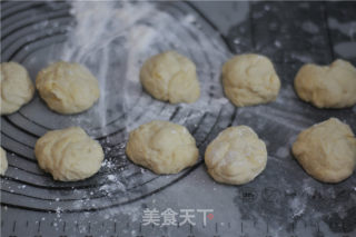 紫薯红豆卷面包花的做法步骤：6