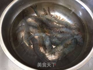 蒜蓉粉丝蒸虾的做法步骤：1