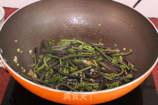 蒜蓉炒蕨菜的做法步骤：6