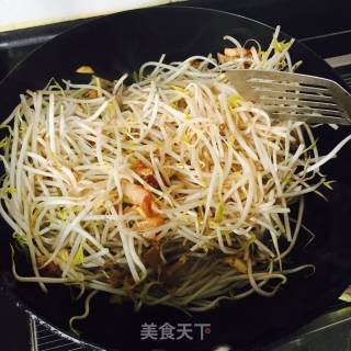 韭菜炒豆芽的做法步骤：3