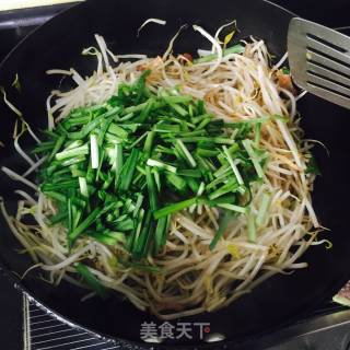 韭菜炒豆芽的做法步骤：4