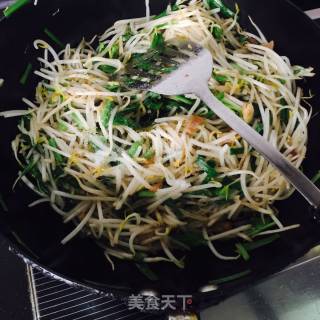 韭菜炒豆芽的做法步骤：6