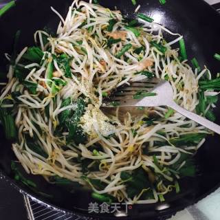 韭菜炒豆芽的做法步骤：7