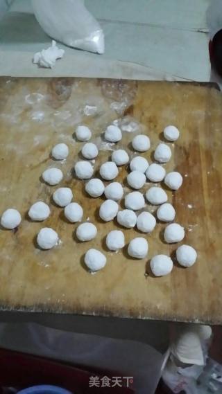 自制豆沙馅元宵的做法步骤：1