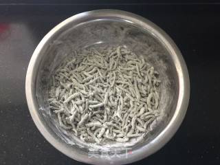 粉蒸枸棒槌的做法步骤：2