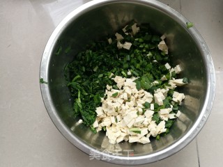滕州荠菜豆腐菜煎饼的做法步骤：3