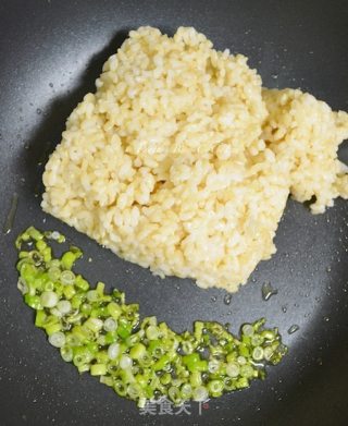 CoCoLc的私菜食谱经－－酱油炒饭【糙米饭版】的做法步骤：3