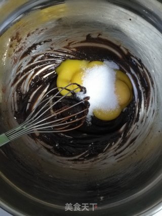 巧克力咖啡戚风的做法步骤：4