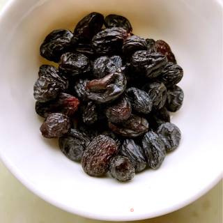 黑加仑蛋糕卷的做法步骤：1