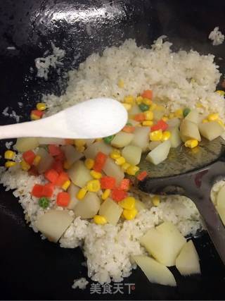 土豆炒饭的做法步骤：8