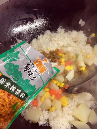 土豆炒饭的做法步骤：9