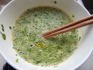 韭菜鸡蛋饼的做法步骤：7