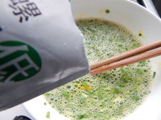 韭菜鸡蛋饼的做法步骤：8