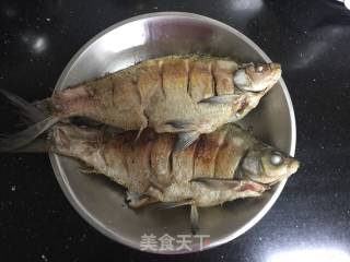 花椒叶烧武昌鱼的做法步骤：4