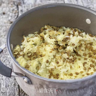 煎蛋拌白金荞米饭的做法步骤：1