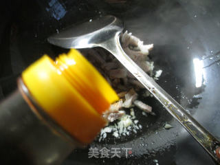 五花肉炒茼蒿的做法步骤：4