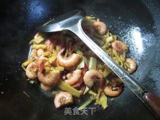 水笋炒海虾的做法步骤：9