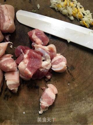 麻辣烤肉串的做法步骤：1