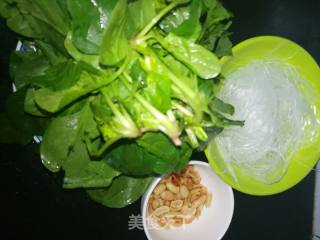麻辣菠菜拌粉丝的做法步骤：1