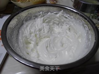 抹茶戚风蛋糕（8个纸杯份量）的做法步骤：4