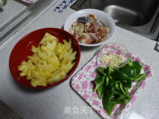 甜菠萝炒鸡肉的做法步骤：1