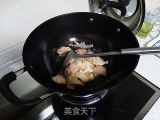 甜菠萝炒鸡肉的做法步骤：2