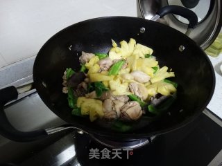 甜菠萝炒鸡肉的做法步骤：3