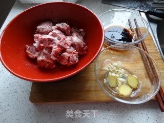 蒜香排骨的做法步骤：1