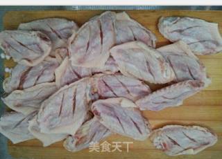 炸鸡翅的做法步骤：1