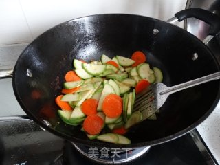 豆腐西葫芦炒鸡肉的做法步骤：3