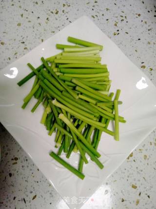 蒜薹炒腊肉的做法步骤：2